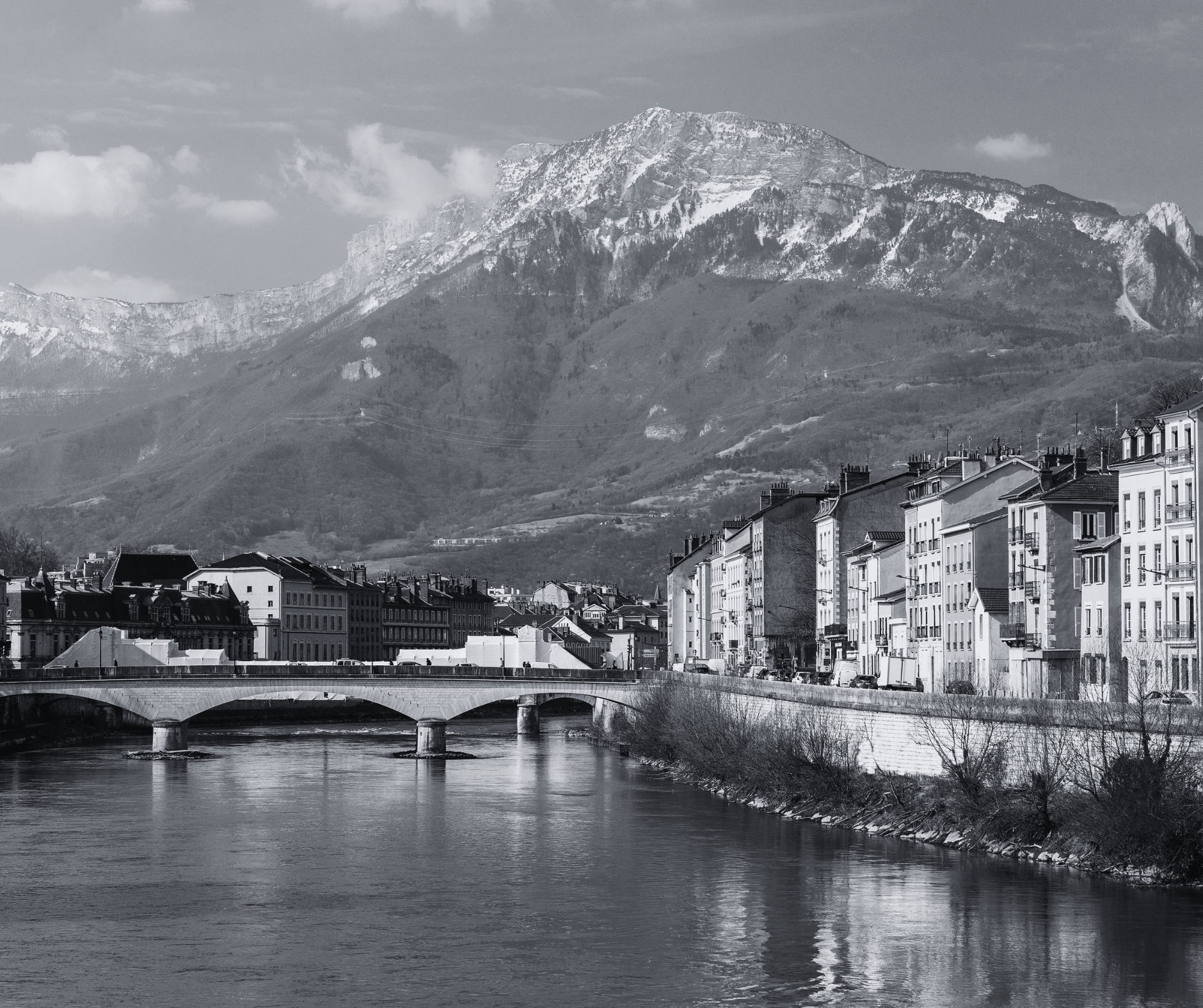 Création de site internet à Grenoble : les avantages de faire appel à une agence locale